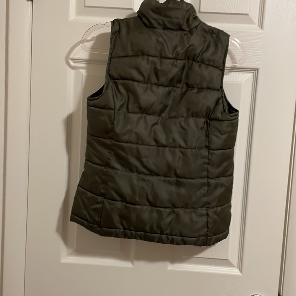 Host pick!EUC Puffer vest w/side pockets sz.s 185 - Picture 4 of 4
